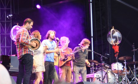 Patrick Watson and the band sing "Into Giants"